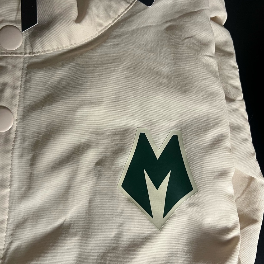 Nike Milwaukee Bucks Jacket - Picture 3 of 5